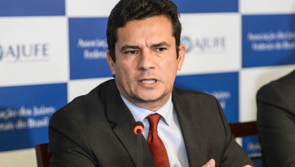 Moro está disposto a aceitar superministério da Justiça de Bolsonaro