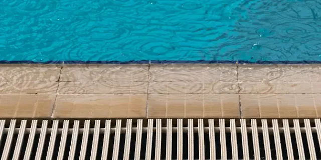 kolam renang overflow selalu ada gutter