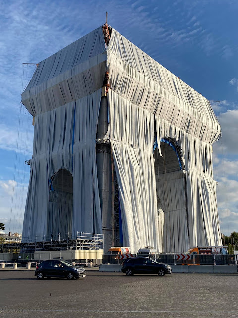 Arc de Triomphe being wrapped for the Christo art project, Paris, France.