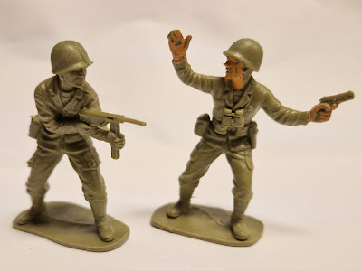 My old collection of old Airfix soldiers in 1:32 scale and military vehicles from Matchbox and Corgi. Airfix 1:32 American and German Infantry.