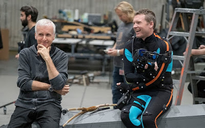James Cameron e Sam Worthington em foto de bastidores de “Avatar” (2009)