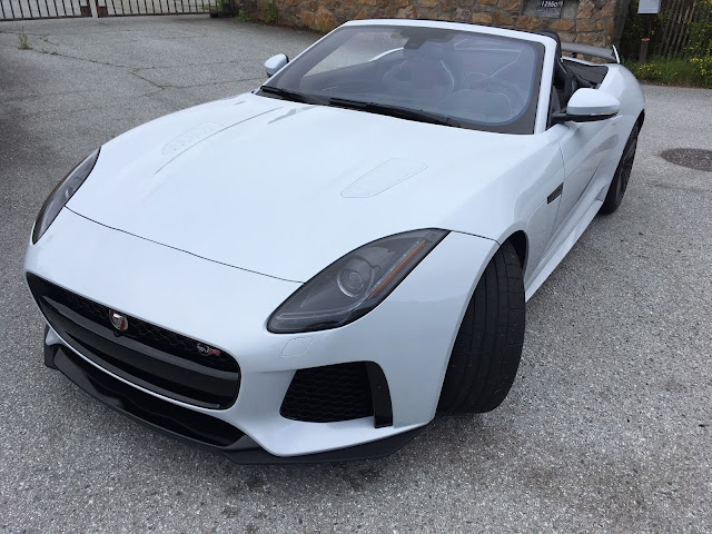 Front 3/4 view of 2017 Jaguar F-Type SVR