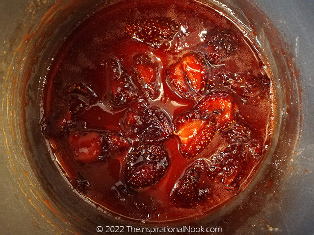 Cooled strawberry jam in pan