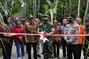 Dandim 0613/Ciamis Resmian Jalan Yang dibangun TNI & Warga di Desa Cibuluh