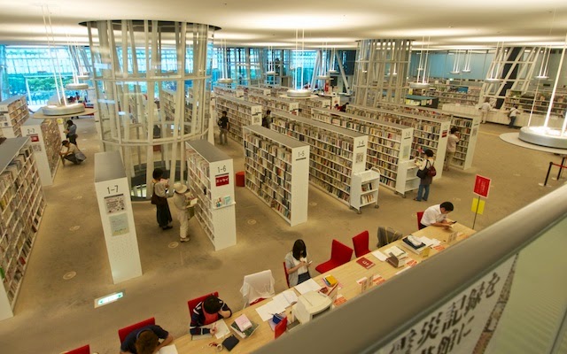 トブ Iphone せんだいメディアテーク 世界で最も美しい公共図書館に選ばれた複合文化施設にいってきた 死ぬまでに見ておくべき100の建築