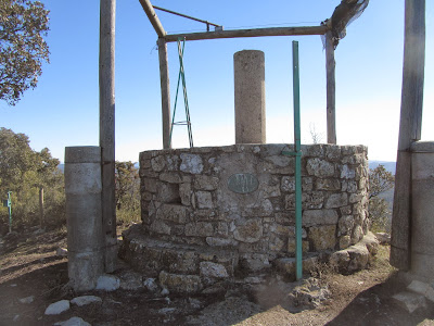 MONTAGUT - ERMITA DE SANT JAUME DE MONTAGUT, vèrtex geodèsic al Cim del Montagut - Querol - Alt Camp