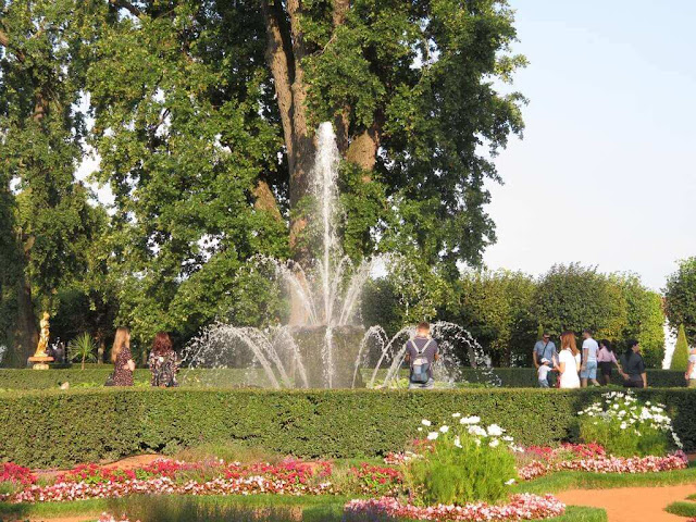 Fontes e Cascatas dos Jardins Palácio Peterhof  