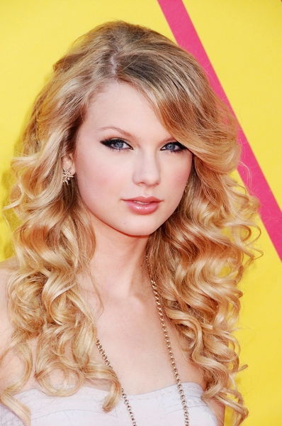 Taylor Swift Fifteen Makeup. 2011 Taylor Swift#39;s retro