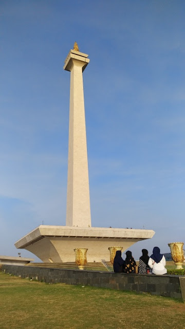 Monas