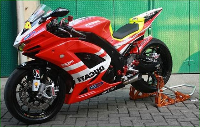 Modipikasi Ala Moge Ducati Desmodisi - Contoh Gambar Dan Foto Konsep Desain Modifikasi Kawasaki Ninja 4 Tak 250cc Sporti Ala Moge Keren Banget