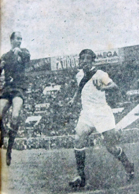 Di Stéfano se adelanta a José Fernández y conecta un potente cabezazo que salió ligeramente alto. SELECCIÓN DE PERÚ 1 SELECCIÓN DE ESPAÑA 3 Domingo 10/07/1960. Partido internacional amistoso. Lima, Perú, estadio Nacional: 65.000 espectadores.