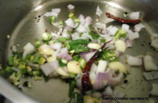 Add onion, green chili, garlic, ginger and curry leaves 