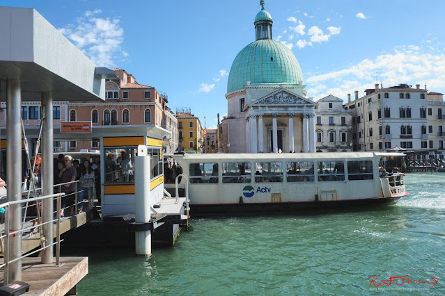 Vaporetto stop at Fondamenta Santa Lucia, Stazione di Venezia Santa Lucia