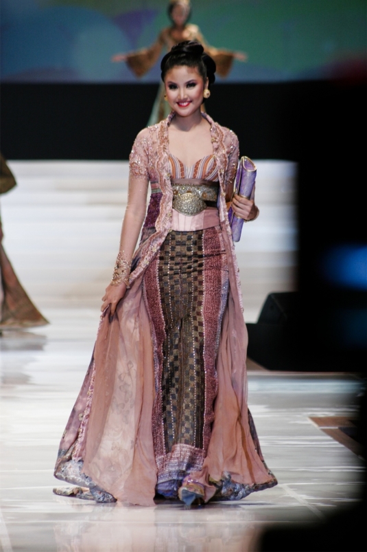 Anne Avantie Kebaya for Young Ladies Indonesia Anne Avantie Kebaya for Young Ladies Indonesia