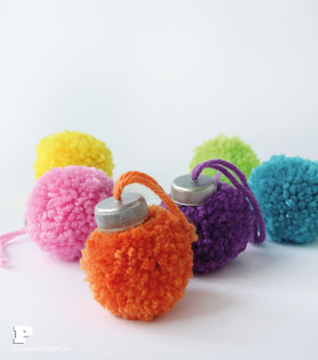 http://pysselbolaget.se/en/2015/12/11/make-pom-pom-ornaments-for-christmas/#more-6441