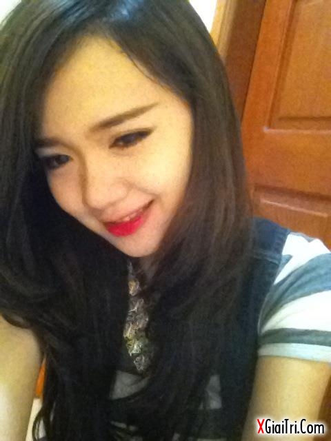 Tự sướng cùng Barbie Trang