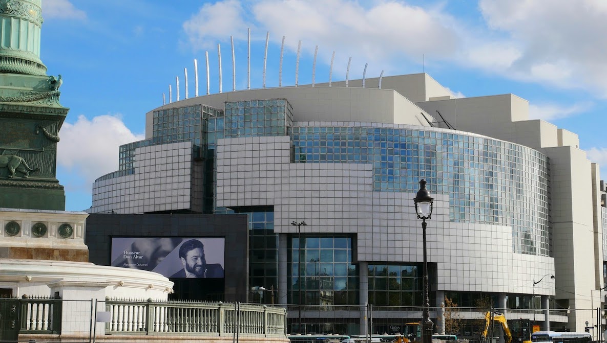 Opera Bastille - widok z ulicy