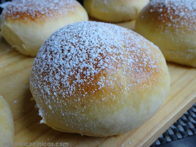 Bollos rellenos de manzana y arándanos