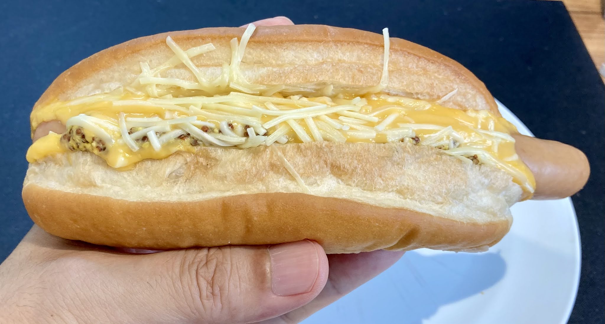 実食 とろけるチーズドッグ セブン レビュー カロリー糖質は コンビニサラリーマン総研 コンビニ サラリーマン総研 最新コンビニグルメがわかるブログ