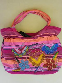 Bolso de tela decorado con mostacillas 