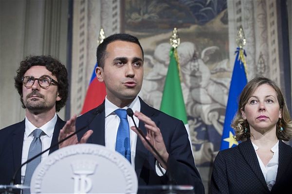 Di Maio: "Quanto alla regola dei due mandati, nulla cambierà a livello nazionale"