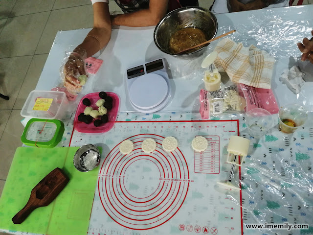 Mooncake Biscuits Baking Workshop @ Recipe