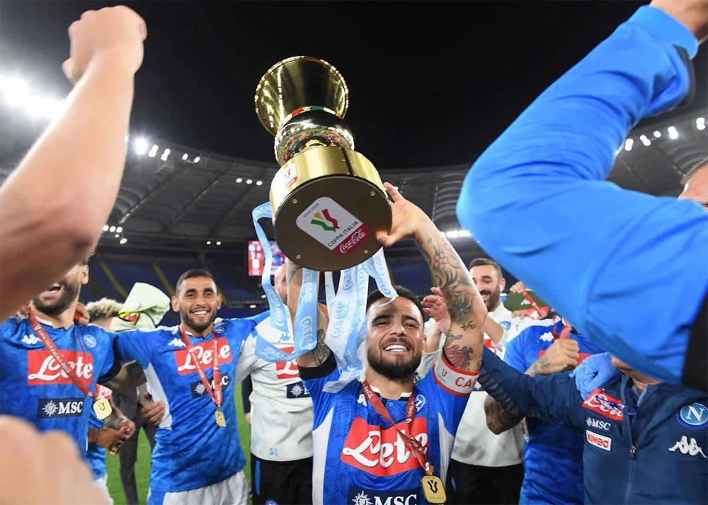 Insigne alza la Coppa Italia