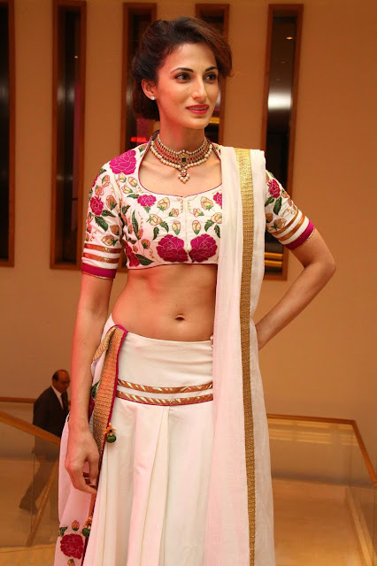 Bollywood actress spicy navel images Shilpa Reddy