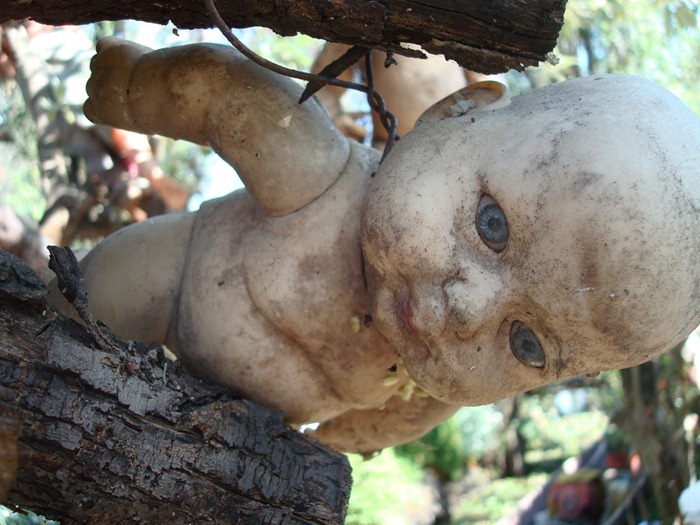 island-of-dolls-16 island-of-dolls-16