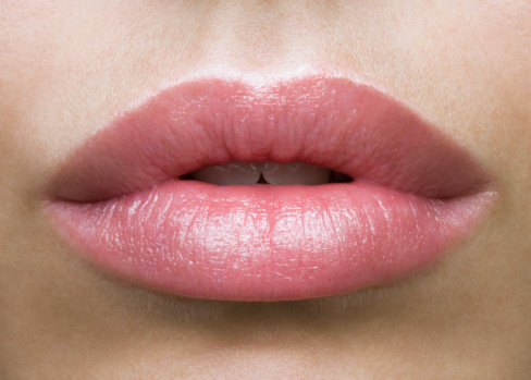 Tips membuat warna bibir  menjadi cerah IKHSAN S BLOG