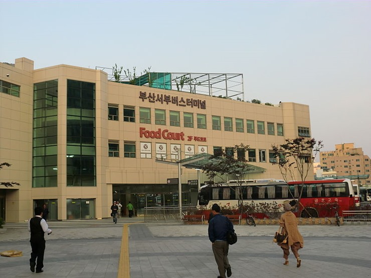 800px-Busan_West_Bus_terminal
