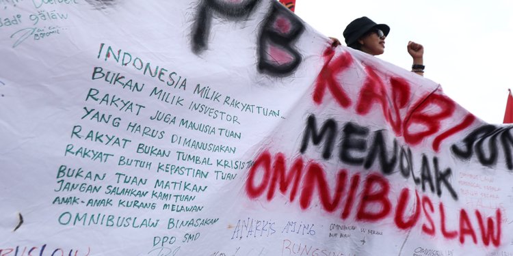 Jokowi Teken UU Cipta Kerja, Serikat Buruh Indonesia: Rezim Anti Rakyat!