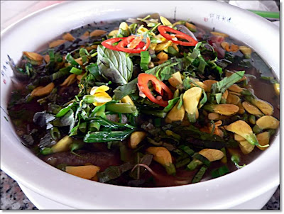 Canh chua bông điên điển, cá linh