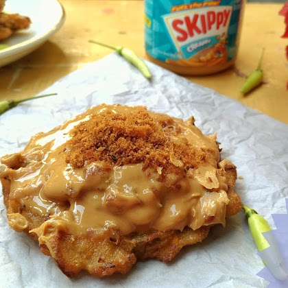 yippie, bakwan sayur with skippy peanut butter ! camilan anti mainstream untuk teman bersantai.