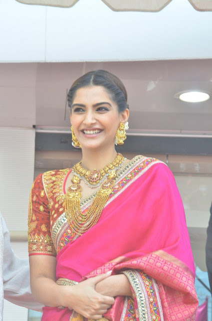 sonam kapoor latest images in pink saree