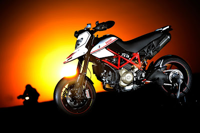 2011-Ducati-Hypermotard1100EVO-SP