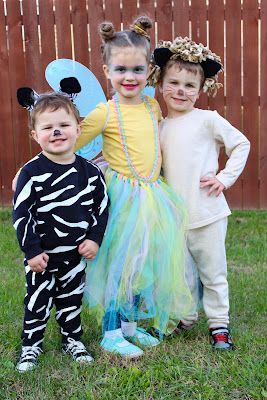 DIY Safari theme costume, Safari costumes, family costume, family theme costume, easy costume, Halloween costume, homemade costume, zoo theme costume, DIY Halloween costume, group costume, large group costume idea, zoo animal costume, DIY animal costume, animal costumes, lion costume, zebra costume, butterfly costume, DIY lion costume, DIY zebra costume, DIY butterfly costume,