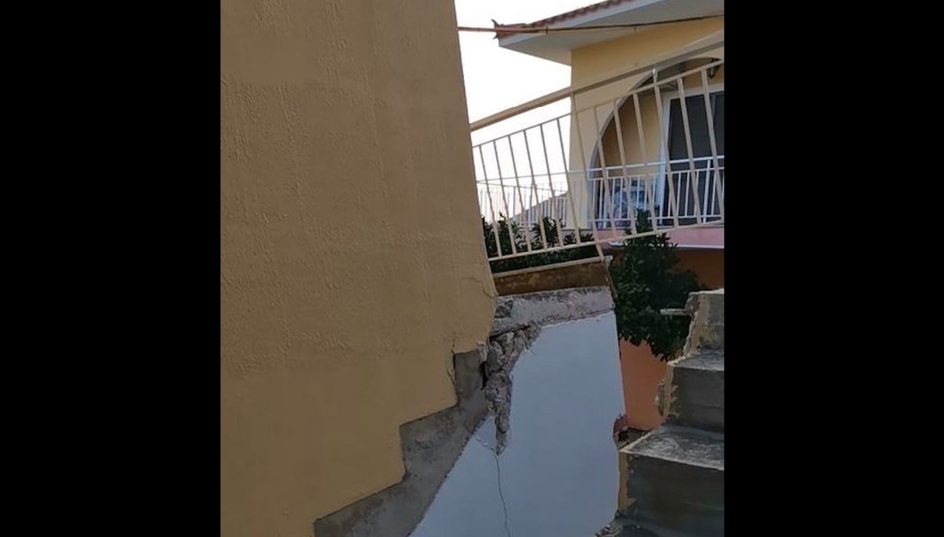 Δείτε τι τρομακτικό έπαθαν τα σπίτι σε χωριό στην Εύβοια