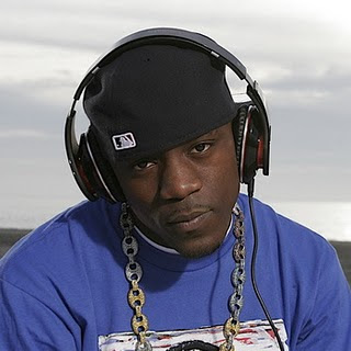 Iyaz - Pretty Girls ft. Travie McCoy Lyrics | Letras | Lirik | Tekst | Text | Testo | Paroles - Source: musicjuzz.blogspot.com