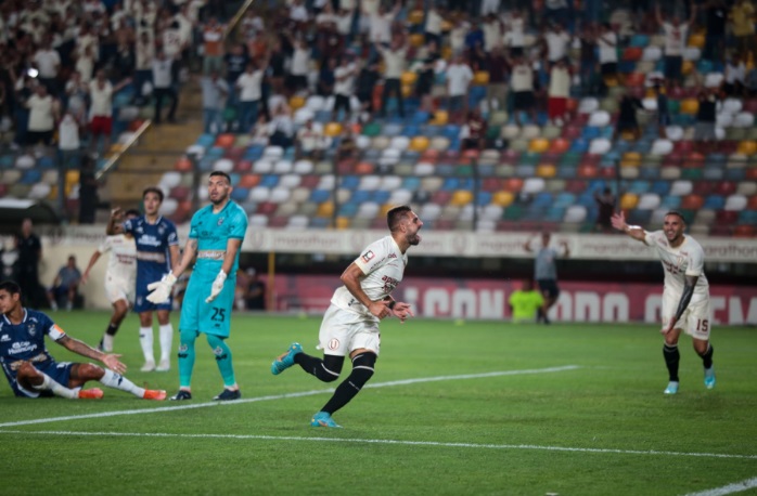 Universitario golea 3-0 a Cienciano y toma la punta de la Liga 1