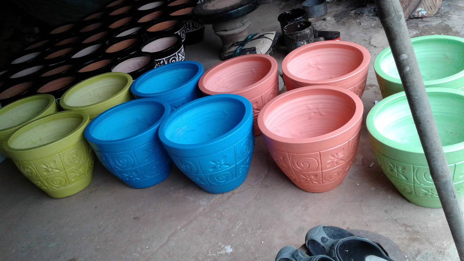 Produksi dan Jual Pot Warna  Warni  Keramik  Mulya Plered