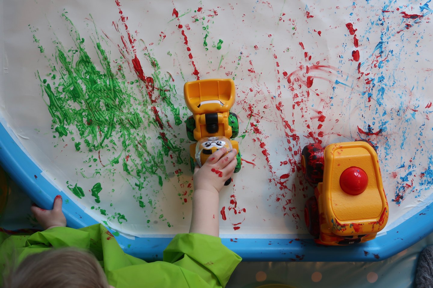 Tantrums To Smiles: 10 Play Ideas for the Tuff Tray!