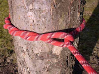 Membuat Simpul Tambat (Timber Hitch)