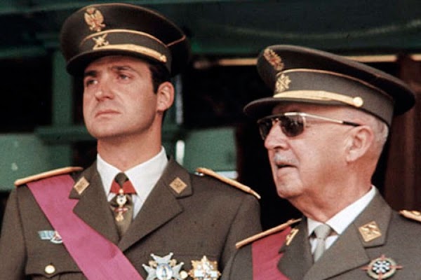 Juan Carlos I huye con el botín: es la hora de barrer a la monarquía impuesta por el franquismo