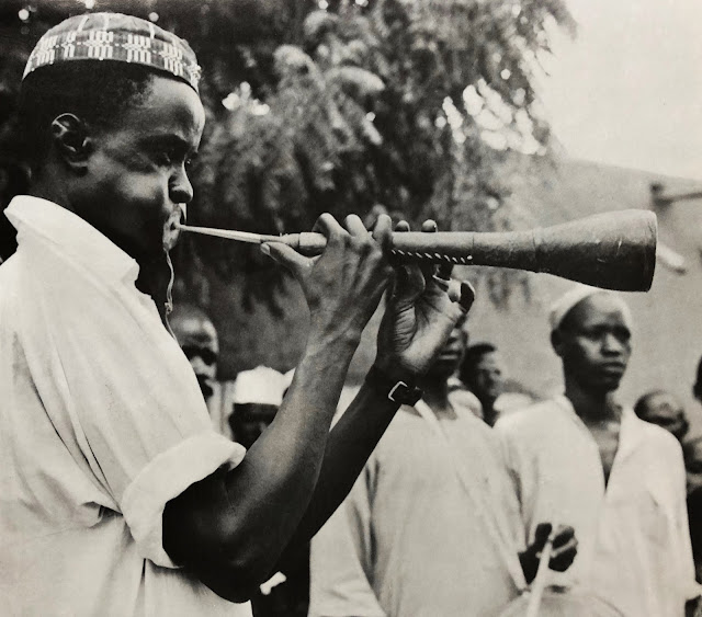 #Tchad #Chad #Islamic music # Barma #Dekakire Arab people #Salamat Arab people #Kanembu people #Musgum people #Ocora #Charles Duvelle #Michel Vuylsteke #traditional music #musique traditionnelle #world music #African music #musique africaine #ritual #rituel #ceremony #dance #trance #MusicRepublic #vinyl