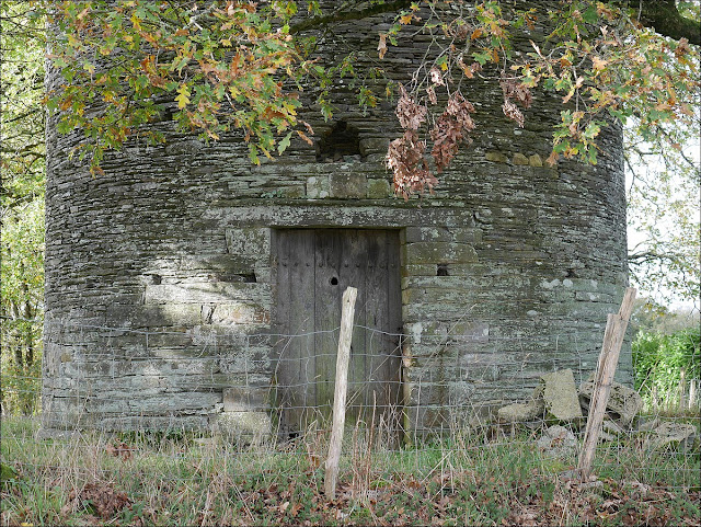 Le pied du Moulin de la Grée, à Renac.