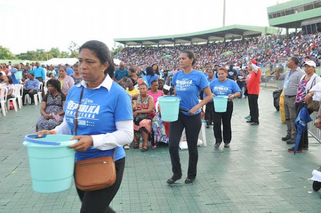 Miles de personas aportaron dinero como ofrenda para la campaña del profeta TB Joshua en RD