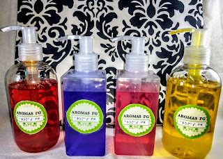 en la foto, cuatro envases de jabón líquido, distintos colores y aromas.