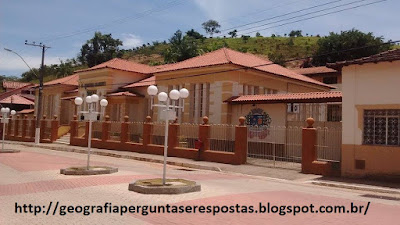 Escola Municipal Ferreira Marques - Guarará - MG