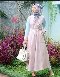 Contoh Model Baju Muslim Gamis Modern Untuk Remaja ialah pakaian yang sesuai untuk program √45+ Model Baju Muslim Gamis Modern Untuk Remaja 2022